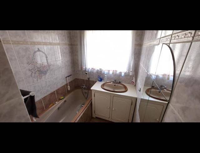 3 BEDROOM HOUSE FOR SALE IN DIEPKLOOF EXT
